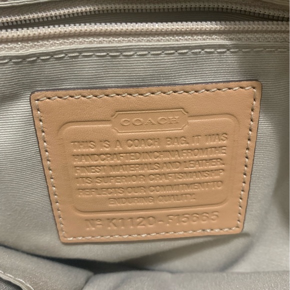 Coach Hampton Signature Carry Purse - Picture 4 of 7